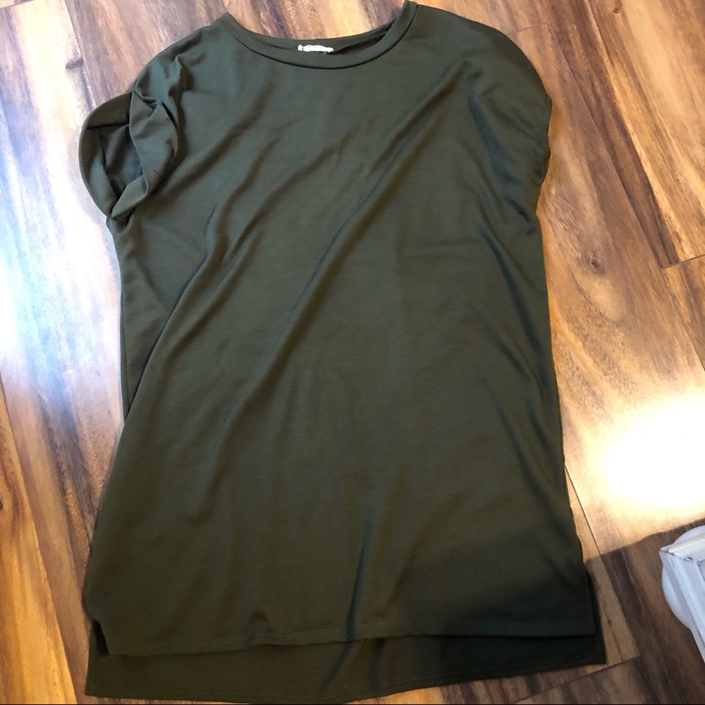 Green t-shirt dress (with pockets!); Size Medium
